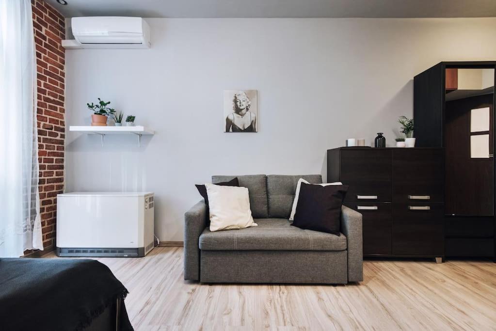 With Balcony - Rzeszowska 4 Street Apartment *